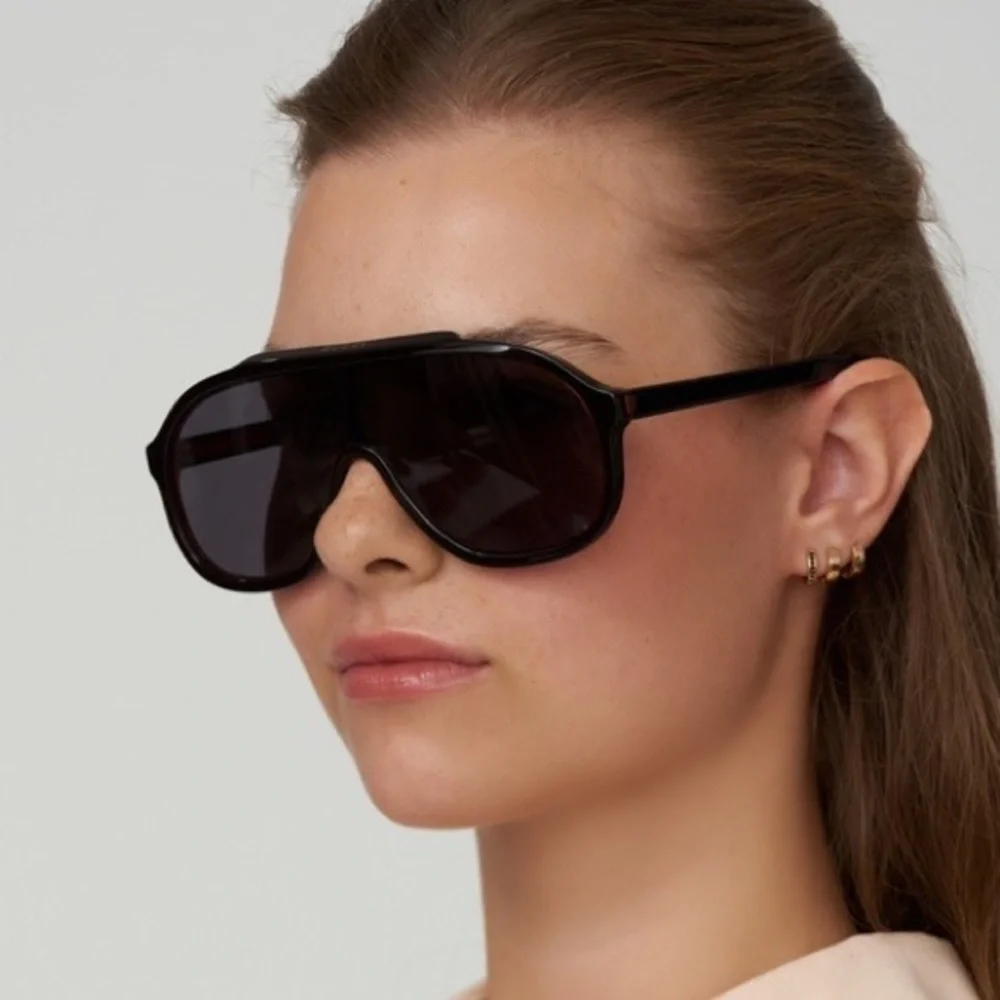 NEW GUCCI GG1038S 001 SHIELD SUNGLASSES GG1038S BLACK RED SHIELD EYEWEAR GUCCI - Picture 3 of 11